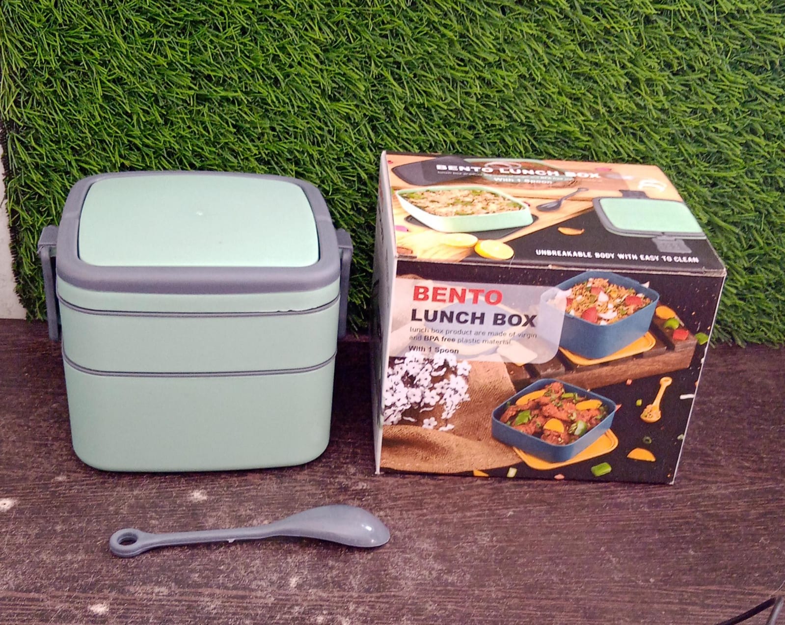 Portable green lunch box with handle and spoon for travel Portable green lunch box with handle and spoon for travel